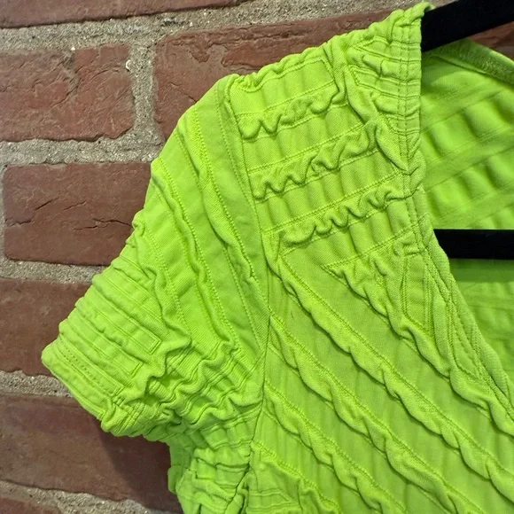 Frank Lyman Design Neon Green Textured Top - Picture 6 of 8